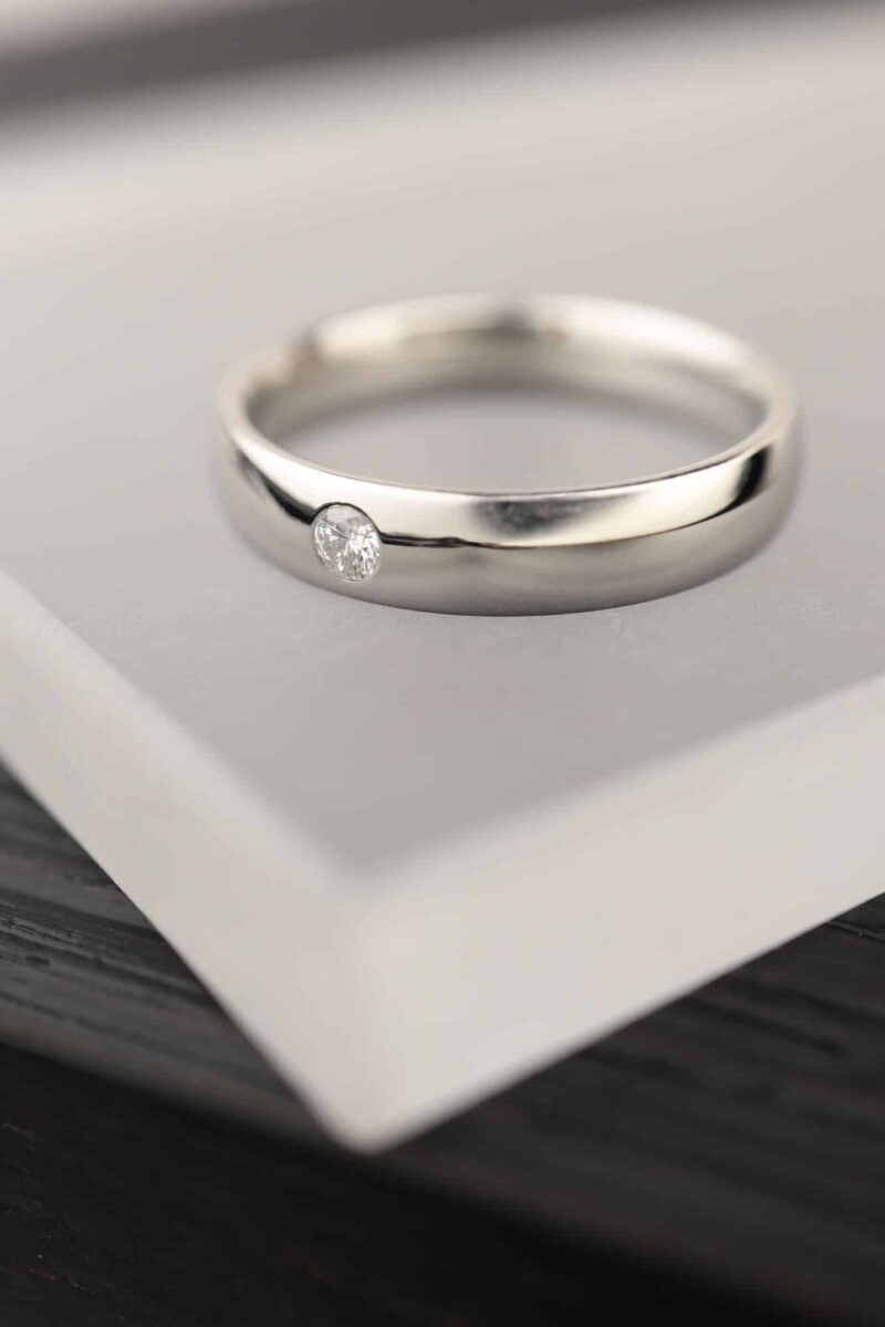 bolle platinaring met diamant