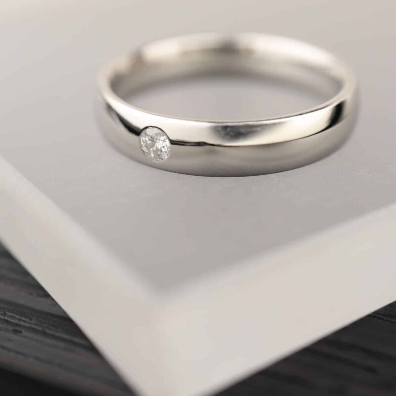 bolle platinaring met diamant