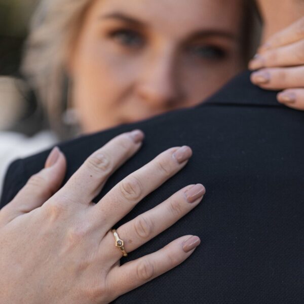organische ring bruidspaar met gele diamant