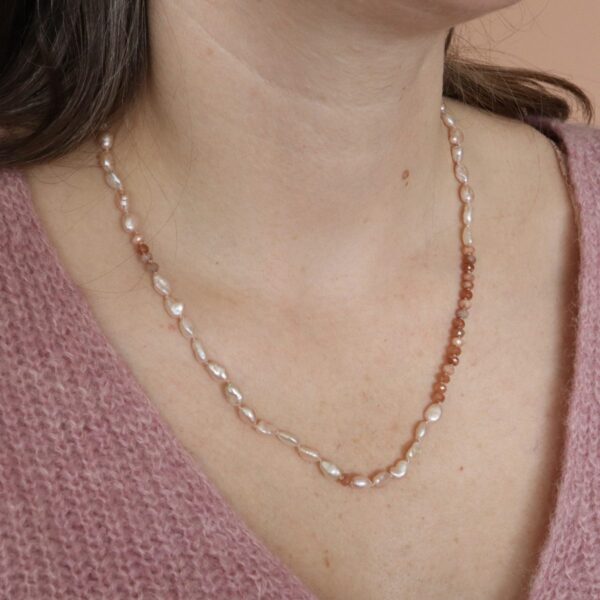 roze parelcollier met keshiparels en jade