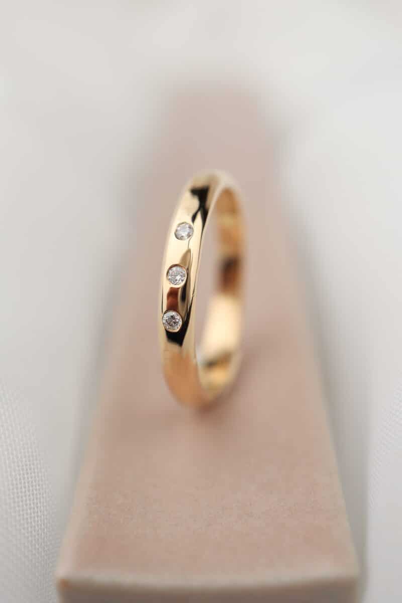 halfronde ring met diamantjes