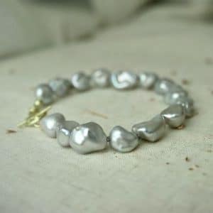 grijze parels armband gouden sluiting