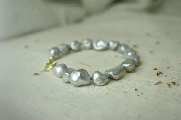 grijze parels armband gouden sluiting