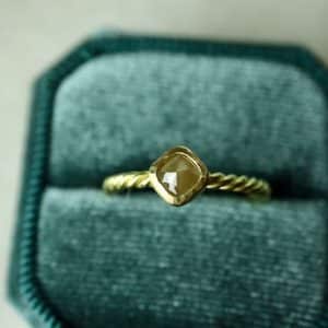 gouden ring met fancy diamant