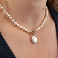 parelketting met barok parel hanger