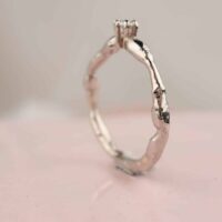 Bijzondere witgouden ring met organische vorm en diamant - Afbeelding 2