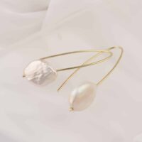 witte zoetwater parel oorhangers