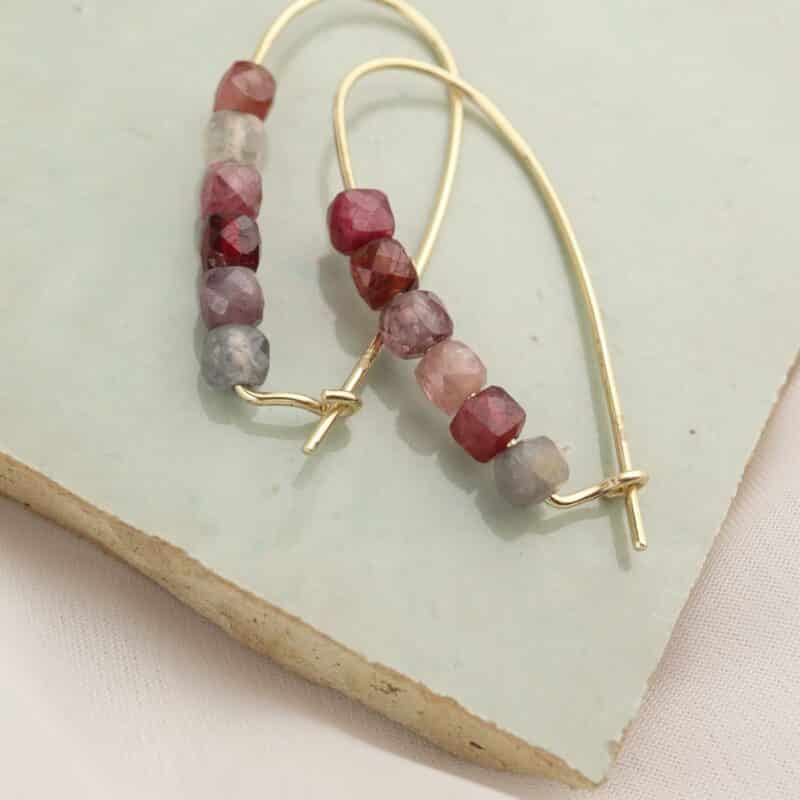 gouden oorhangers met spinel