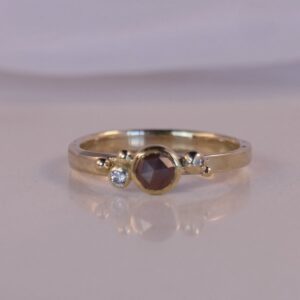 Ana - Gouden ring met bolletjes en diamanten