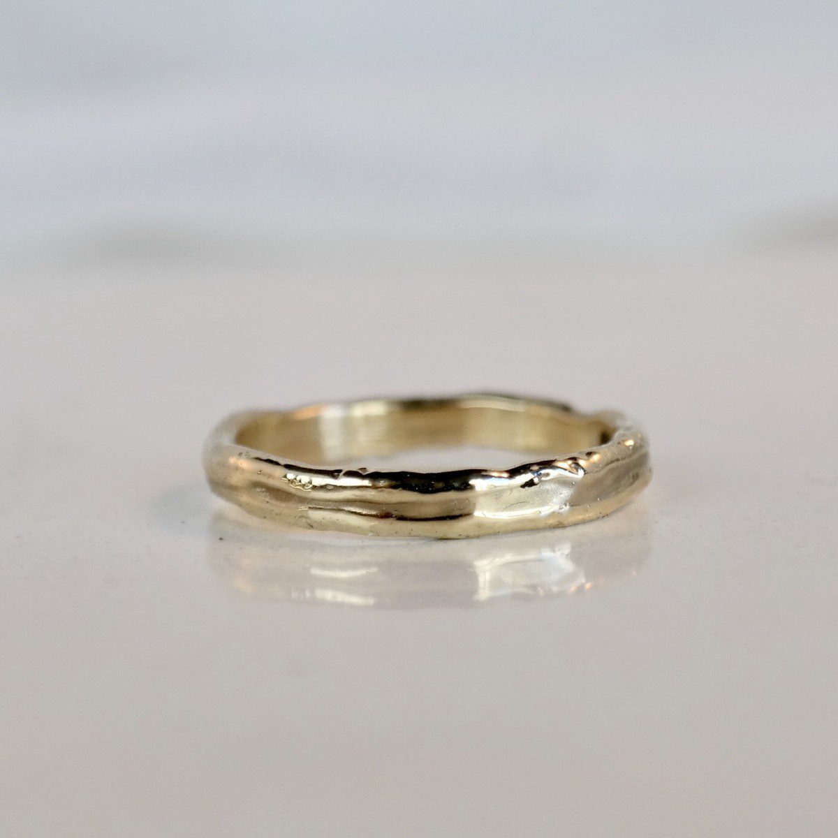 Tera - gevouwen geelgouden ring - Afbeelding 4