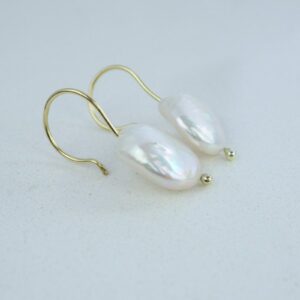 Oorhangers met witte muntparels