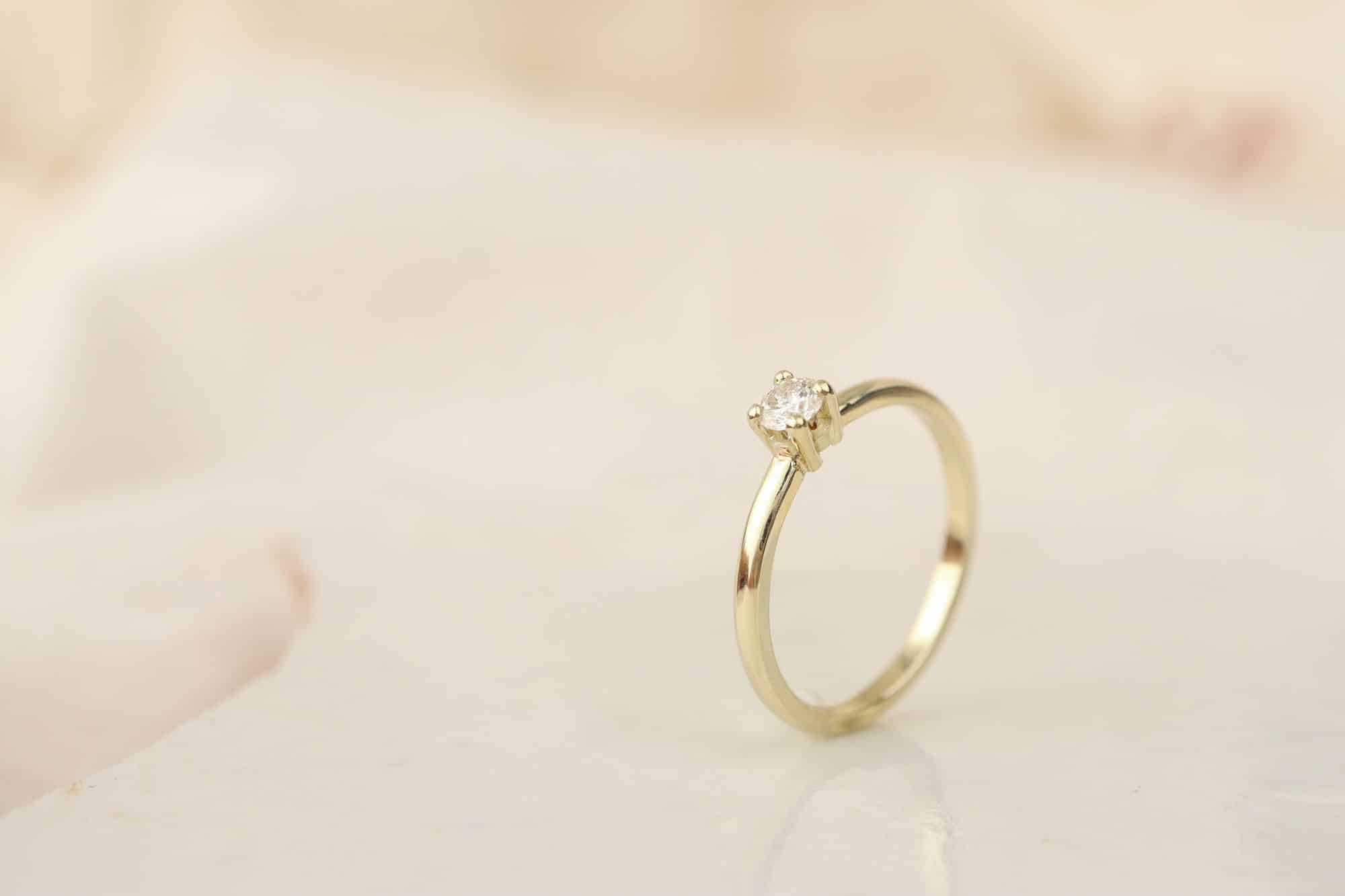 klassieke gouden ring met diamant - Afbeelding 2