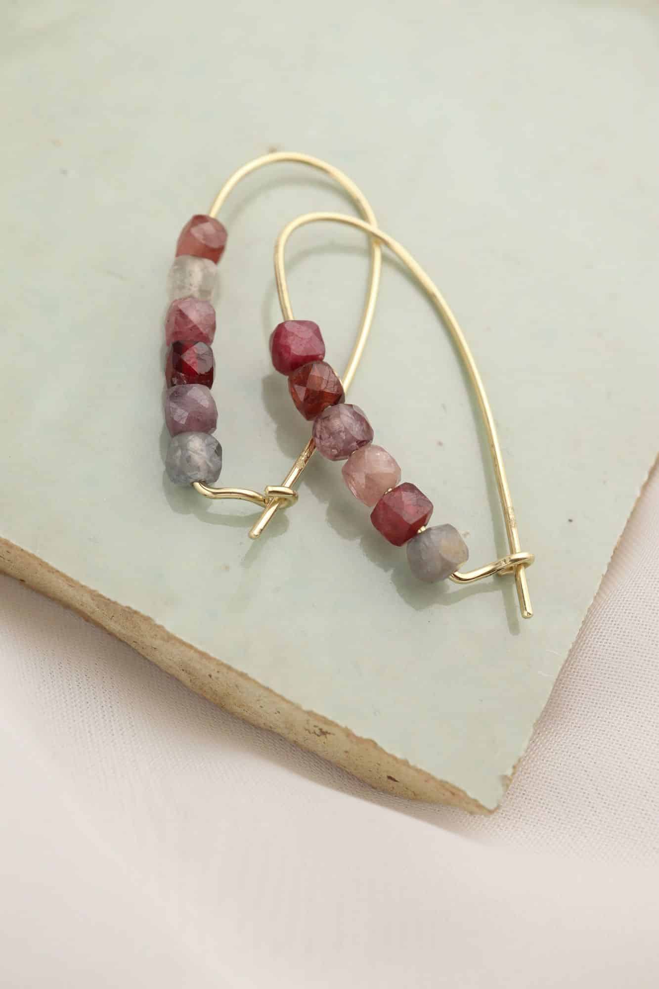 gouden oorbellen met spinel