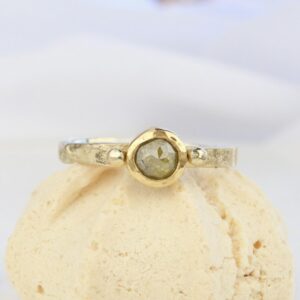 Amara ring met groene diamant