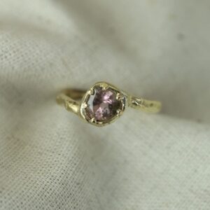 Gouden Ring met toermalijn driehoek