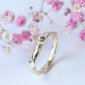 Organische 14kt ring met bolletje