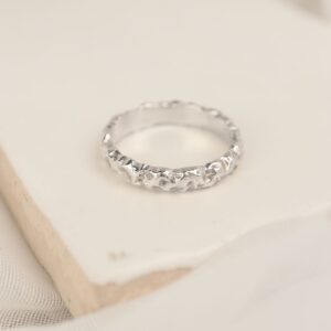 Wit gouden ring met bubbel structuur