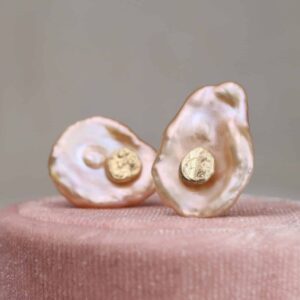 Oorstekers 14kt met keshi parels  zacht oranje
