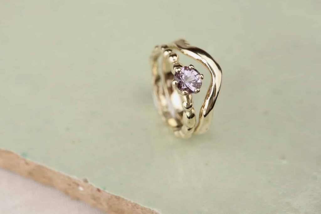 verlovingsring met organische diamant