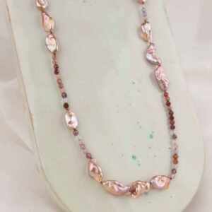 Collier met keshi parels en spinel goud