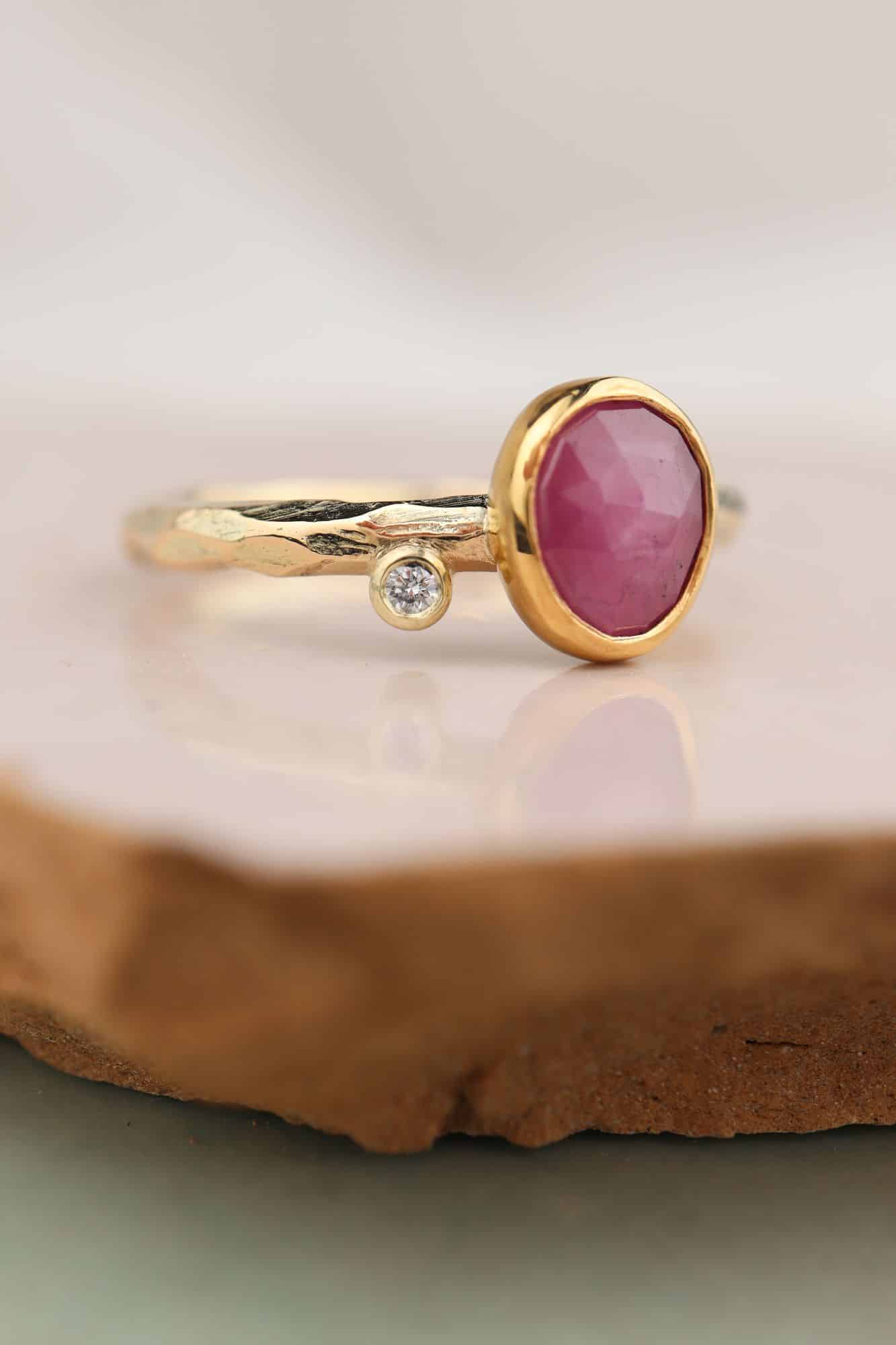 Geelgouden facetjes ring met robijn en diamant - Afbeelding 3