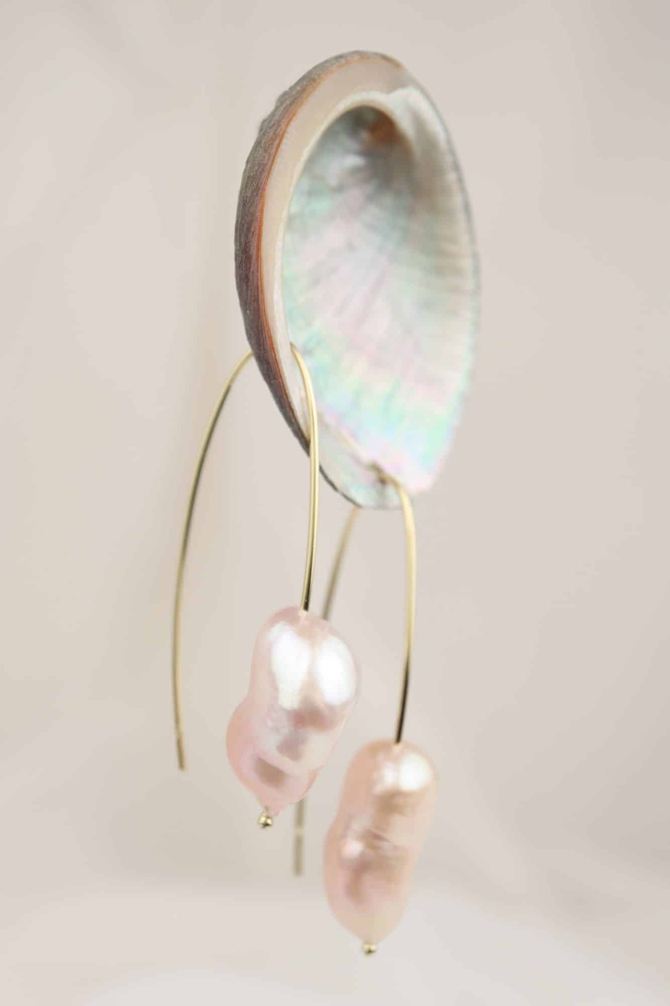 Geelgouden oorbellen met marshmallow parels - Afbeelding 2