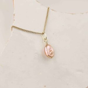 Keshi parel hanger met goud