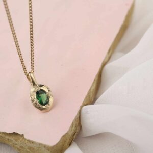 gouden hanger groene steen (tsavoriet)