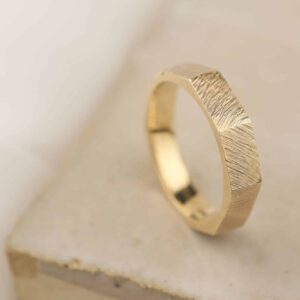 Kai - stoere gouden ring met structuur