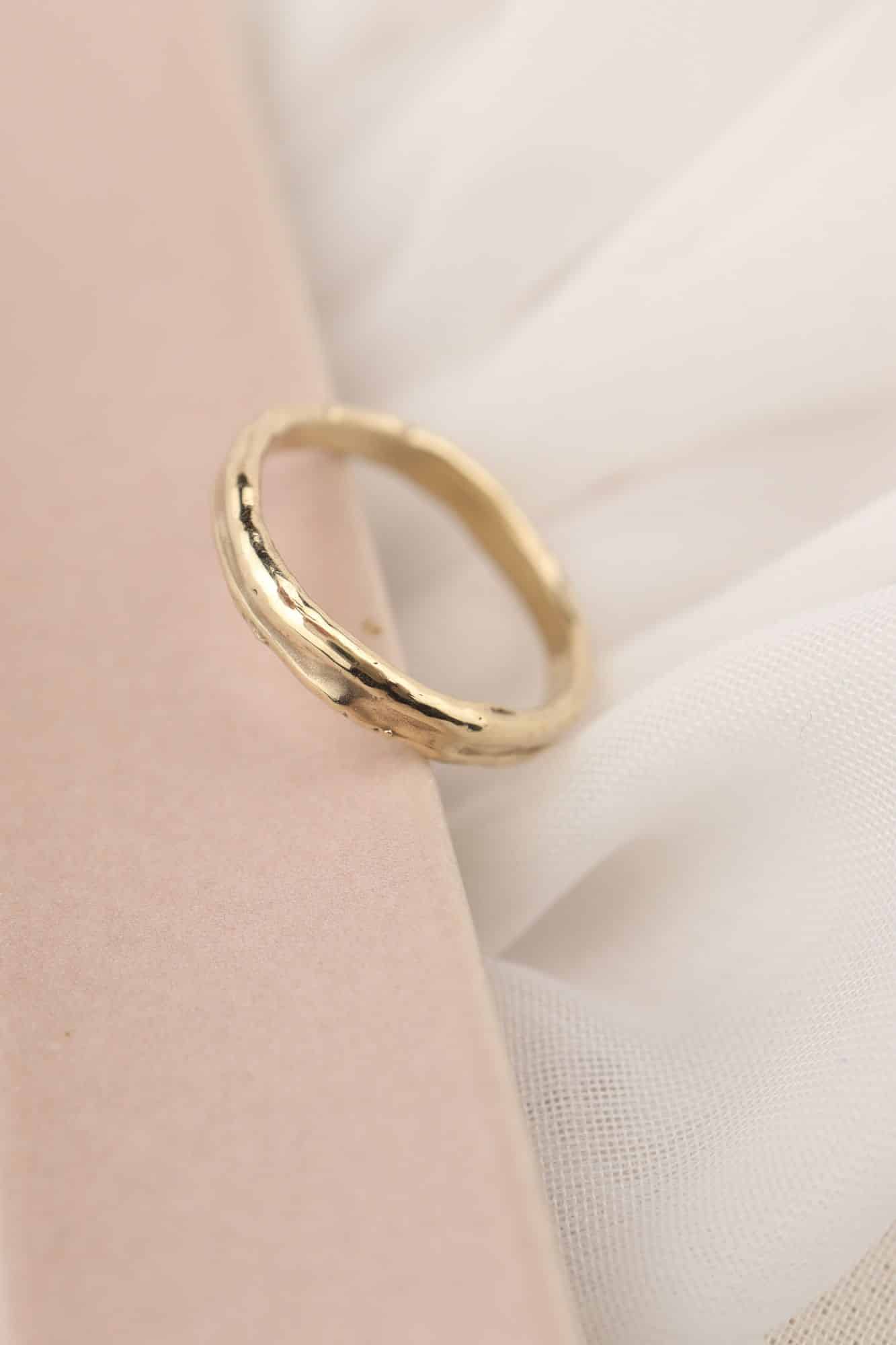 Tera - gevouwen geelgouden ring - Afbeelding 2