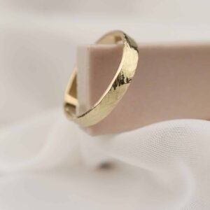 gouden ring met visgraat hamerslag