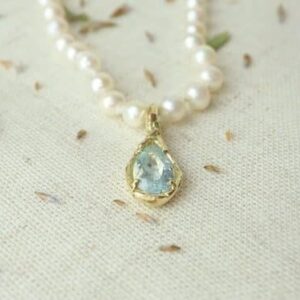Parelcollier met aquamarijn in organische hanger