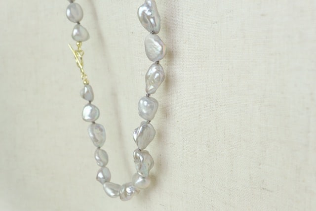 Collier grijze keshi parels met gouden sluiting - Afbeelding 5