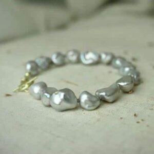 armband grijze keshi parels