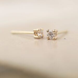 Gouden oorstekers diamant